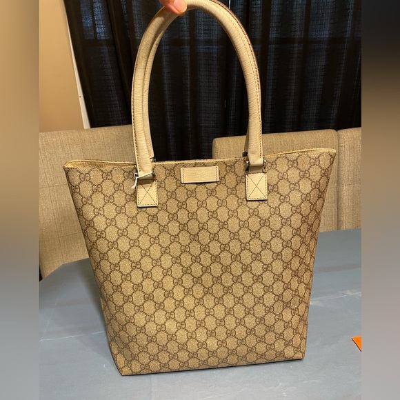 COPY - 🎉FLASH SALE🎉 Authentic Gucci tote bag - Picture 3 of 10